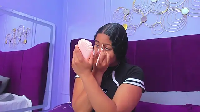 Sofi Fox  online show from February 28, 2025, 1:14 pm