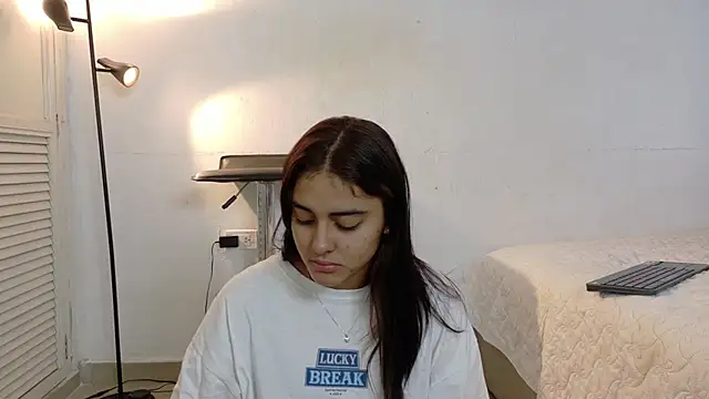 natalia aguirre1 online show from December 22, 2025, 12:05 pm