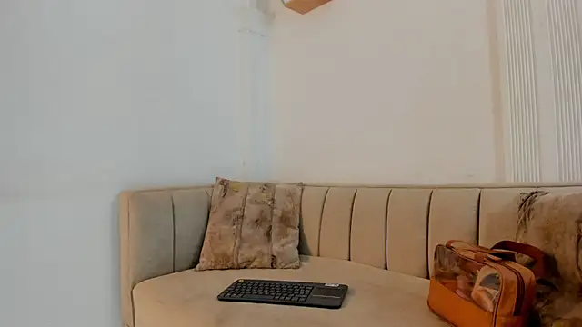 Snapshot of natalia_aguirre1 chatting on November 7, 2025, 12:10 pm natalia aguirre1 online show from November 7, 2025, 12:10 pm