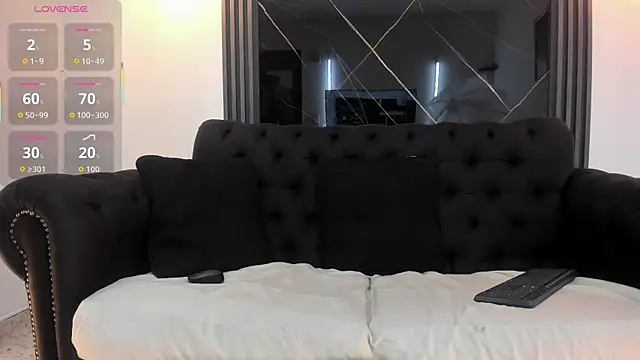 VickyJohnson1 online show from January 13, 2026, 8:57 pm