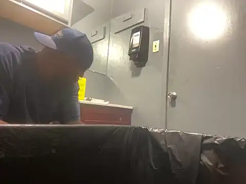 Snapshot of SukItSlo444 chatting on April 2, 2026, 4:02 pm SukItSlo444 online show from April 2, 2026, 4:02 pm