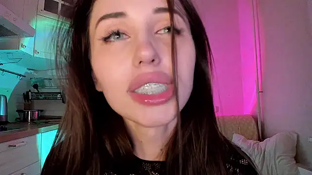 Snapshot of L1TWW chatting on February 28, 2025, 9:33 pm L1TWW online show from February 28, 2025, 9:33 pm