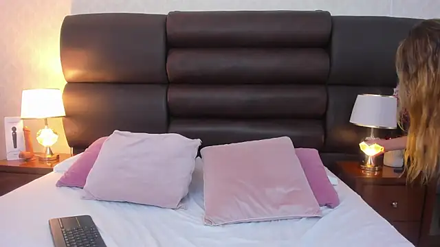 AmbarSantany online show from February 27, 2026, 12:44 am