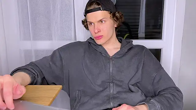 Snapshot of alyx_garden chatting on April 14, 2026, 7:30 pm alyx garden online show from April 14, 2026, 7:30 pm