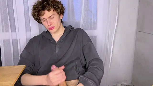 Snapshot of alyx_garden chatting on April 3, 2026, 4:57 pm alyx garden online show from April 3, 2026, 4:57 pm