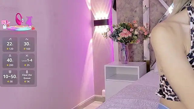 Snapshot of MaxiRogers chatting on December 16, 2025, 10:08 am MaxiRogers online show from December 16, 2025, 10:08 am