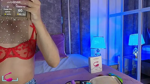 Snapshot of MaxiRogers chatting on November 20, 2025, 11:33 am MaxiRogers online show from November 20, 2025, 11:33 am