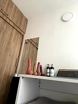 adahara19 online show from December 5, 2025, 1:43 pm