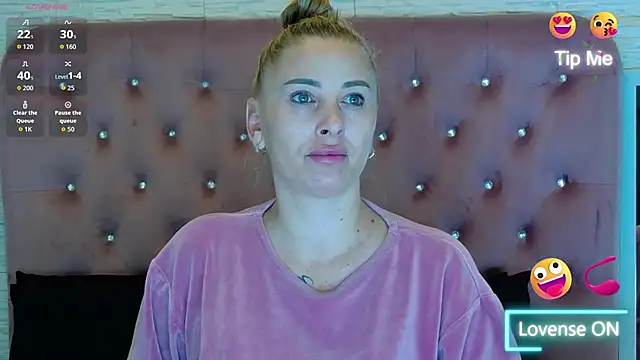 Snapshot of KikiSweet08 chatting on November 21, 2025, 5:17 am KikiSweet08 online show from November 21, 2025, 5:17 am