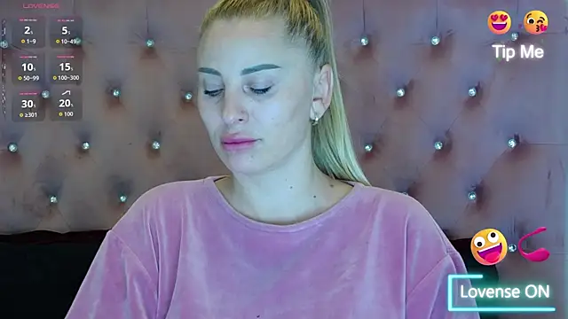 Snapshot of KikiSweet08 chatting on November 22, 2025, 5:17 am KikiSweet08 online show from November 22, 2025, 5:17 am