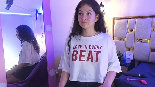 Snapshot of lilimini032 chatting on March 16, 2026, 8:33 pm lilimini032 online show from March 16, 2026, 8:33 pm