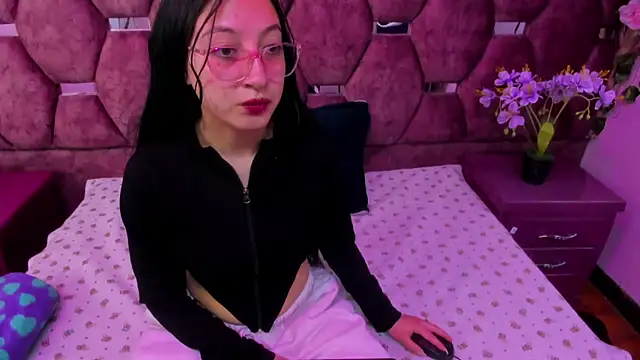 Katty Queen online show from April 28, 2026, 12:42 pm