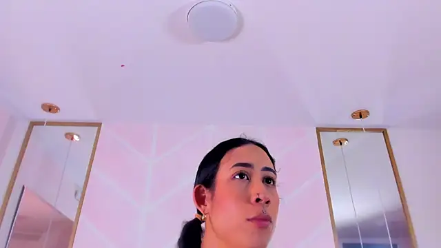 GabyPetit online show from December 5, 2025, 7:55 pm