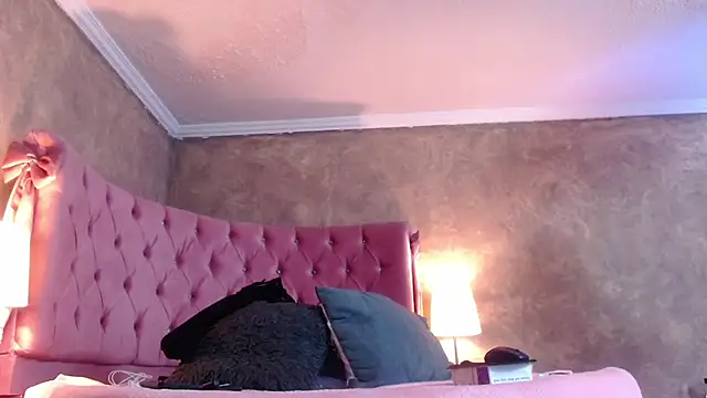 GabyPetit online show from February 25, 2025, 8:00 pm