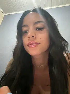 Elamesmamorena online show from April 22, 2026, 10:38 pm