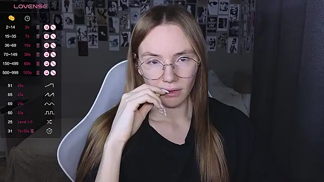 Snapshot of littlevildevil chatting on March 7, 2026, 10:21 am littlevildevil online show from March 7, 2026, 10:21 am