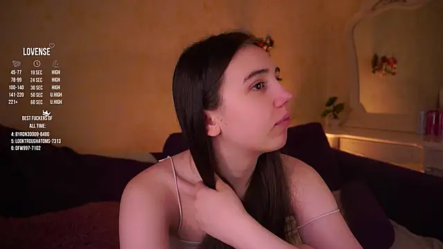 Snapshot of GillianDowdey chatting on July 17, 2026, 2:42 am GillianDowdey online show from July 17, 2026, 2:42 am