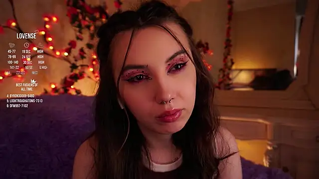 Snapshot of GillianDowdey chatting on November 1, 2025, 3:46 am GillianDowdey online show from November 1, 2025, 3:46 am