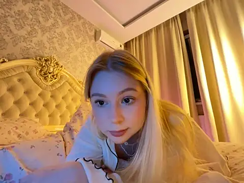 baby lianaa online show from October 8, 2025, 6:08 pm