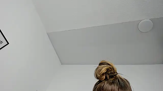 Lizz Luna online show from October 21, 2025, 3:33 pm