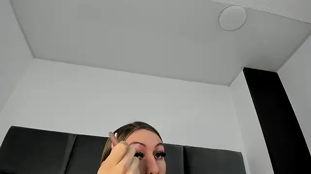 Lizz Luna online show from November 4, 2025, 7:17 pm