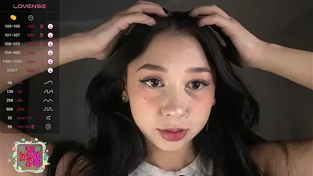 Snapshot of AislyEmbury chatting on October 22, 2025, 4:12 am AislyEmbury online show from October 22, 2025, 4:12 am