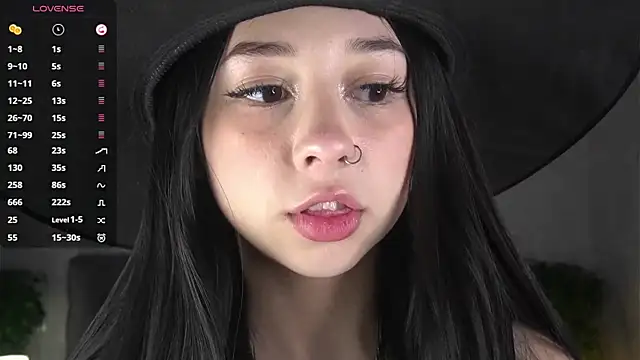 Snapshot of AislyEmbury chatting on October 28, 2025, 4:35 am AislyEmbury online show from October 28, 2025, 4:35 am