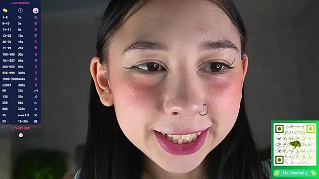 Snapshot of AislyEmbury chatting on December 14, 2025, 4:51 am AislyEmbury online show from December 14, 2025, 4:51 am