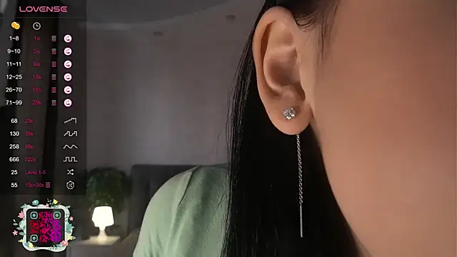 Snapshot of AislyEmbury chatting on October 21, 2025, 6:02 am AislyEmbury online show from October 21, 2025, 6:02 am