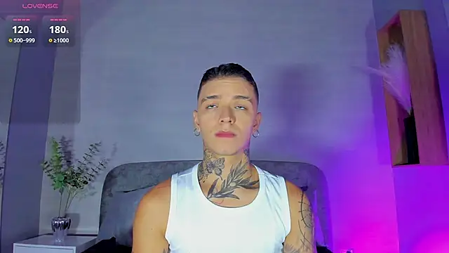Snapshot of Ian_Castillo_ chatting on July 1, 2026, 11:21 am Ian Castillo online show from July 1, 2026, 11:21 am