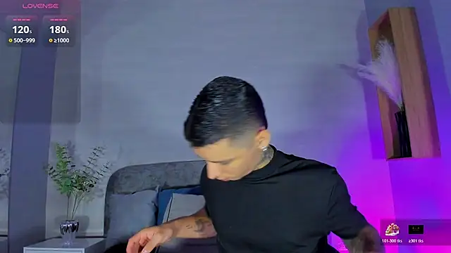 Snapshot of Ian_Castillo_ chatting on July 4, 2026, 11:16 am Ian Castillo online show from July 4, 2026, 11:16 am