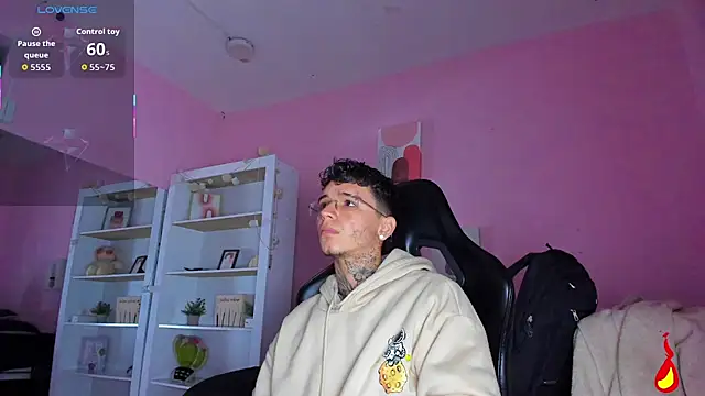 Ian Castillo  online show from November 14, 2025, 11:14 am