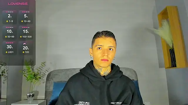Snapshot of Ian_Castillo_ chatting on July 13, 2026, 11:09 am Ian Castillo online show from July 13, 2026, 11:09 am