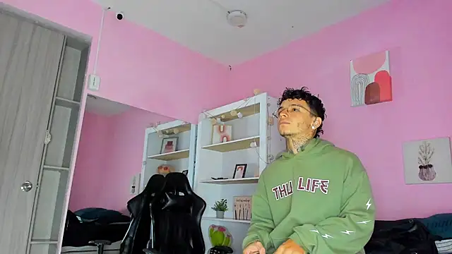 Ian Castillo  online show from November 19, 2025, 11:10 am