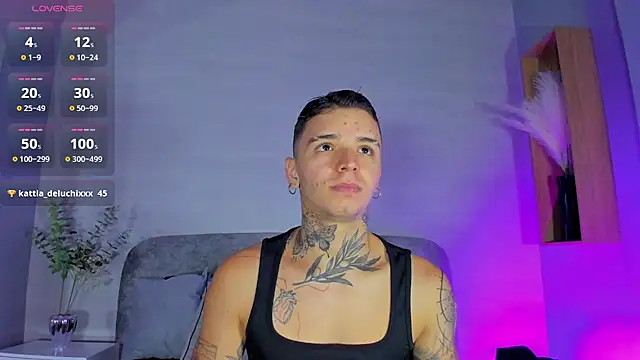 Snapshot of Ian_Castillo_ chatting on July 3, 2026, 11:17 am Ian Castillo online show from July 3, 2026, 11:17 am