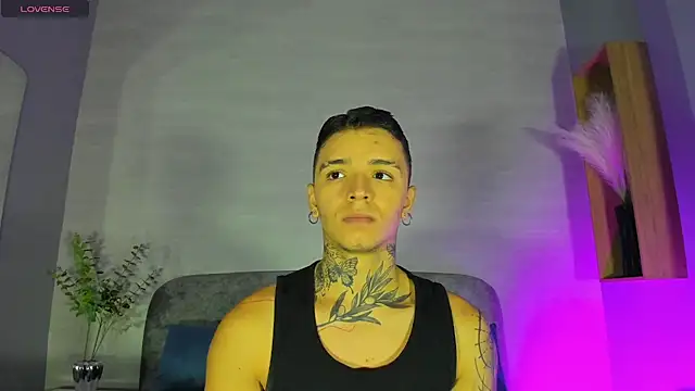 Snapshot of Ian_Castillo_ chatting on July 10, 2026, 11:10 am Ian Castillo online show from July 10, 2026, 11:10 am