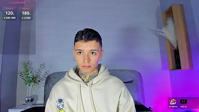 Snapshot of Ian_Castillo_ chatting on July 6, 2026, 11:17 am Ian Castillo online show from July 6, 2026, 11:17 am