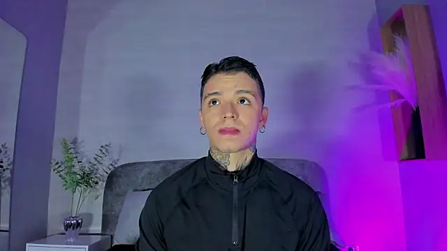 Snapshot of Ian_Castillo_ chatting on July 24, 2026, 11:17 am Ian Castillo online show from July 24, 2026, 11:17 am