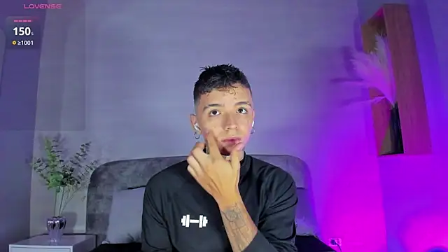 Snapshot of Ian_Castillo_ chatting on July 25, 2026, 11:16 am Ian Castillo online show from July 25, 2026, 11:16 am