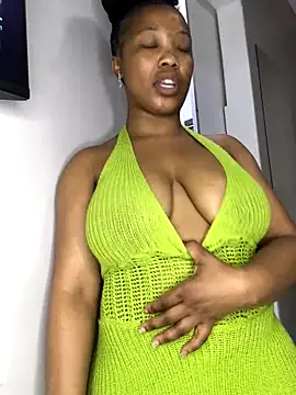 Snapshot of SZA_Doja chatting on October 26, 2025, 10:15 am SZA Doja online show from October 26, 2025, 10:15 am