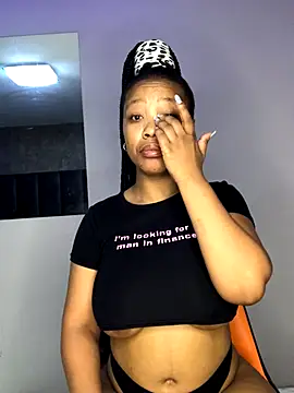 Snapshot of SZA_Doja chatting on December 2, 2025, 2:45 am SZA Doja online show from December 2, 2025, 2:45 am