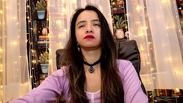 Snapshot of julietta___jackson chatting on August 7, 2026, 1:39 pm julietta jackson online show from August 7, 2026, 1:39 pm
