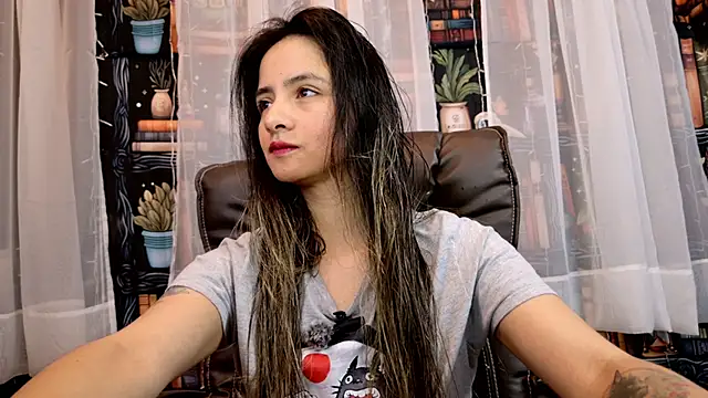 Snapshot of julietta___jackson chatting on May 16, 2026, 8:52 pm julietta jackson online show from May 16, 2026, 8:52 pm
