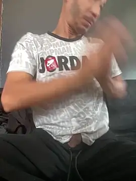 Snapshot of Chico_Bellaco chatting on December 14, 2025, 4:01 pm Chico Bellaco online show from December 14, 2025, 4:01 pm