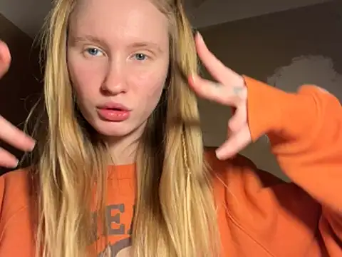 Snapshot of saint_cat25 chatting on February 20, 2026, 9:39 pm saint cat25 online show from February 20, 2026, 9:39 pm