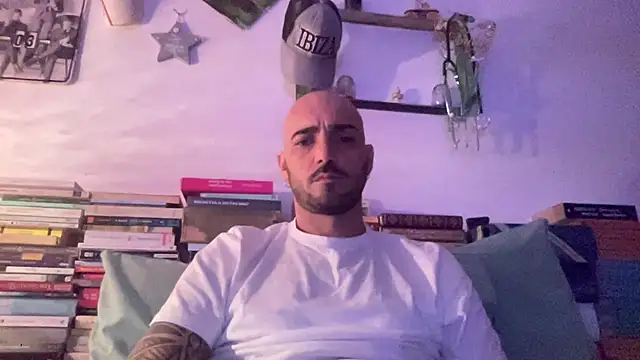 alessandromori91 online show from April 19, 2026, 11:07 pm