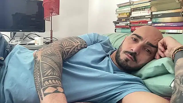 alessandromori91 online show from April 28, 2026, 2:21 pm