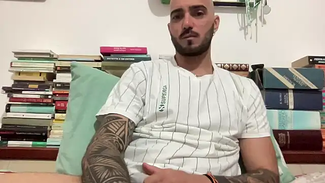 alessandromori91 online show from April 25, 2026, 9:12 pm
