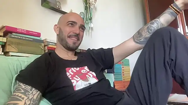 alessandromori91 online show from April 24, 2026, 9:11 am