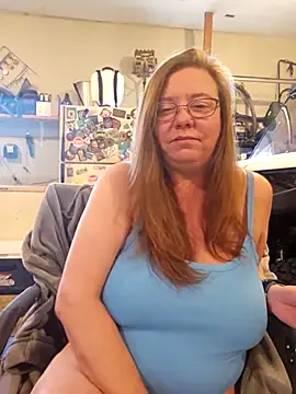 MsShelby40 online show from December 5, 2025, 6:17 pm